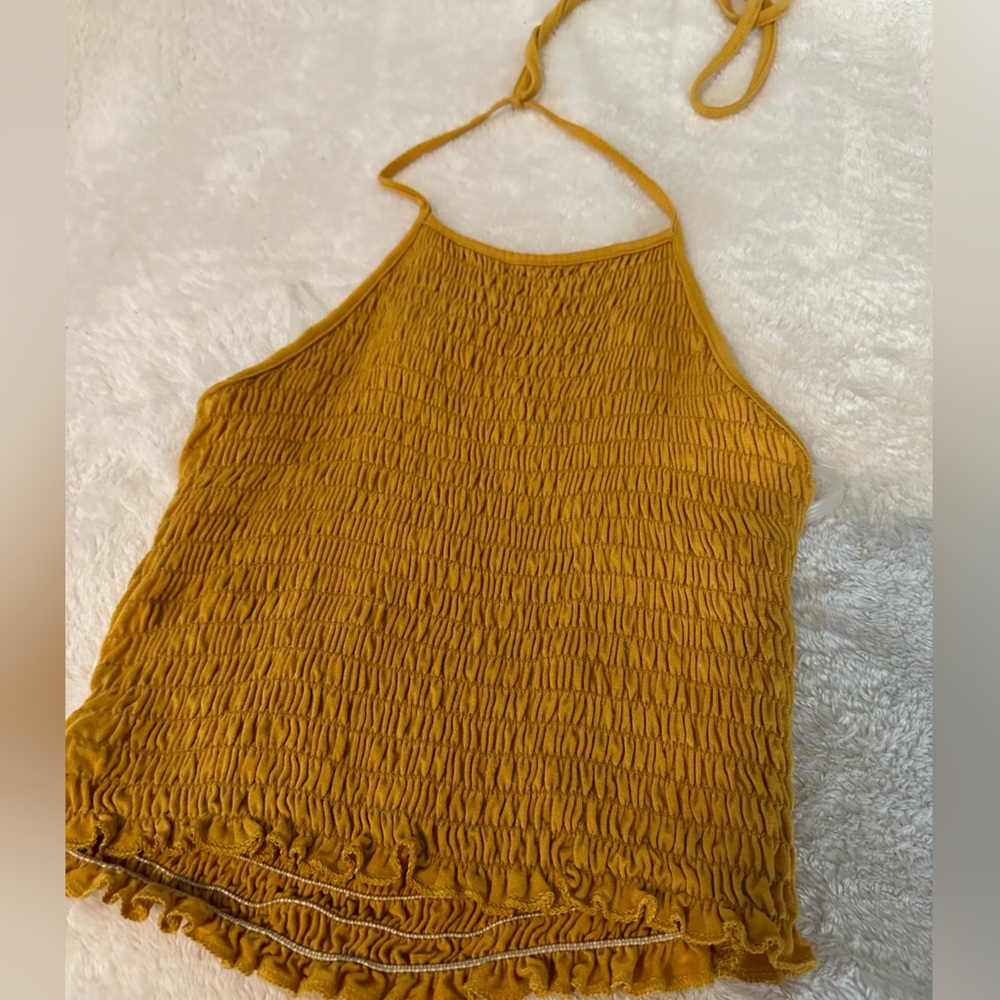 halter top💛 - Picture 2 of 6